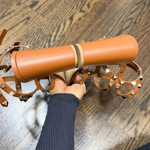 Valentino Garavani
Rockstud Caged Leather 90mm City High-Heel Sandals Size 37 - Picture 5 of 9